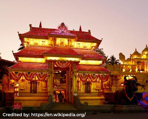  Kanadikavu Shree Vishnumaya Kuttichathan Swamy Temple