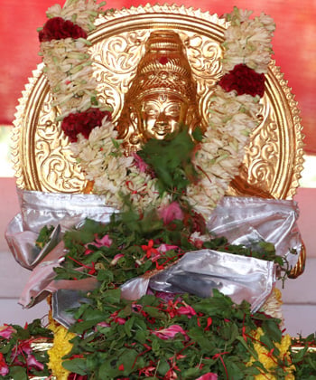 Aarti and Homa: Chuttuvilakku (Ayyappa)