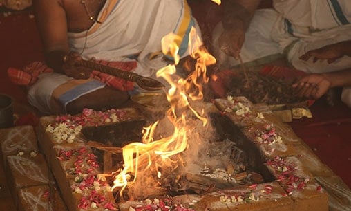 4-Priest Karthikeyan Homam