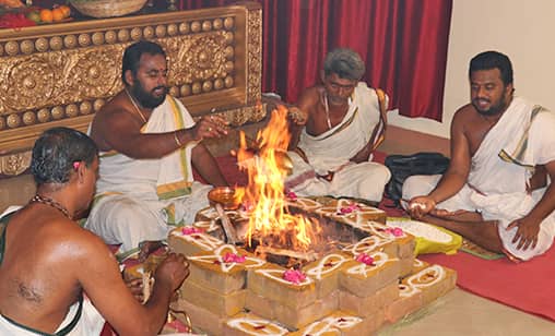 Priest Group Vallabha Ganesha Homa