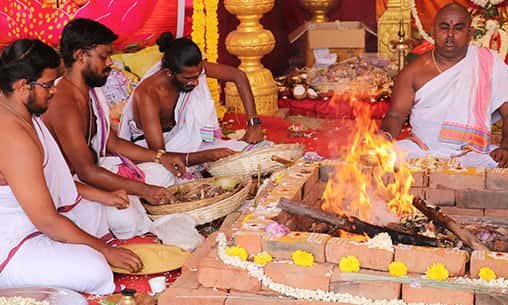 4-Priest Mangala Gowri Fire Lab to Remove Relationship Hurdles & Obstacles
