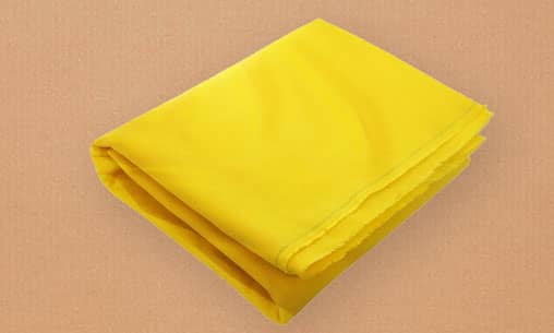 Yellow Silk Cloth (Manja Pattu Vastram) to Guruvayurappa at Kerala Powerspot