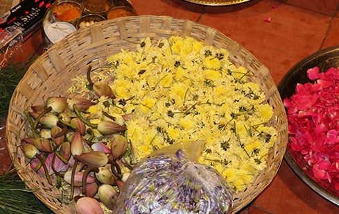 Sushyama Mantra Pushanjali (Flower Offering For Love, Unity & Harmony) at Kerala Powerspot Sushyama Mantra Pushanjali (Flower Offering For Love, Unity & Harmony) at Kerala Powerspot