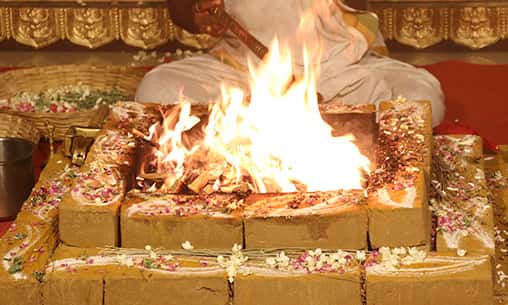 4-Priest Grand Gnana Kubera Fire Lab For Wisdom to Accumulate Affluence, Wealth & Prosperity on Tritiya Day 