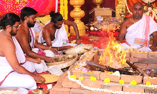 5-Priest Narasimhi Pratyangira Fire Lab For Protection From Evil Forces, Darkness & For Courage on Krishna Paksha Ashtami Day