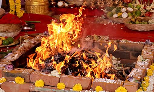 Subramanya Karavalamba (Hymn Invoking Divine Hands of Subramanya) Chanting & 6-Priest Shathru Samhara Fire Lab Using 6 Types of Flowers & 6 Sacred Offerings