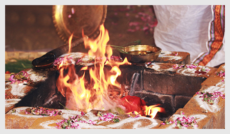  स्वागत करने के लिए भव्य यज्ञ 